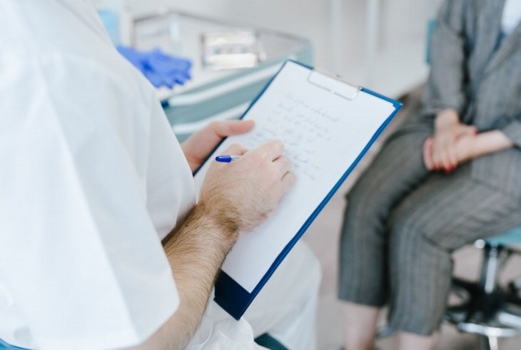 Como é feito o tratamento de mau hálito na prática odontológica