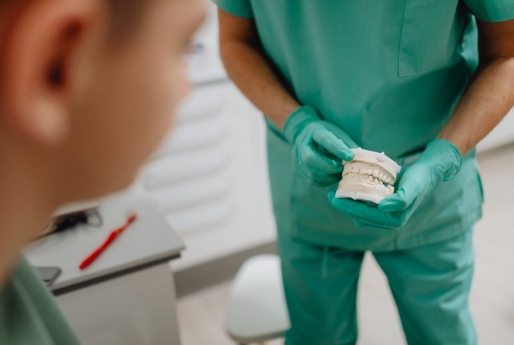 Manutenção de próteses dentárias: 7 segredos insiders e acionáveis