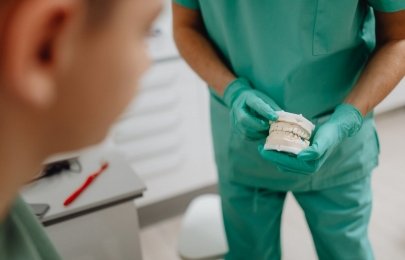 Manutenção de próteses dentárias: 7 segredos insiders e acionáveis
