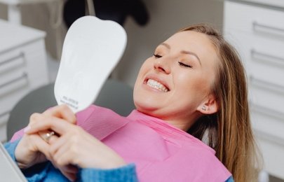 Facetas de porcelana em São Miguel do Oeste: guia clínico completo
