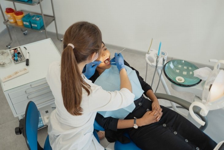 Fios de PDO na odontologia: riscos, regulamentação e o que perguntar antes de aceitar